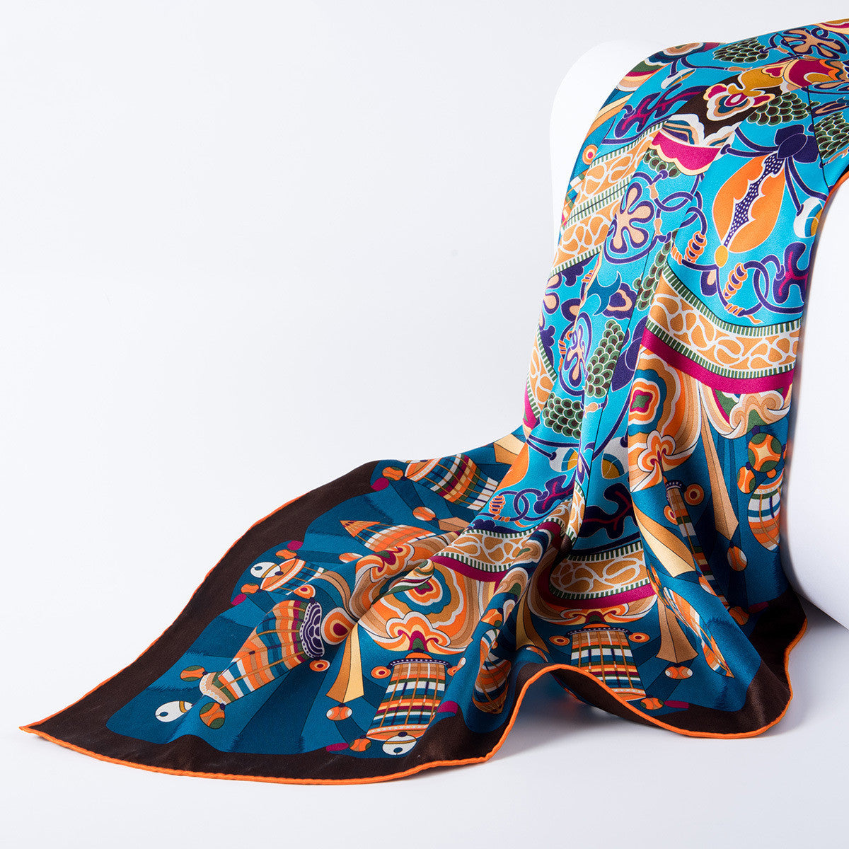 Foulard en soie grand carré