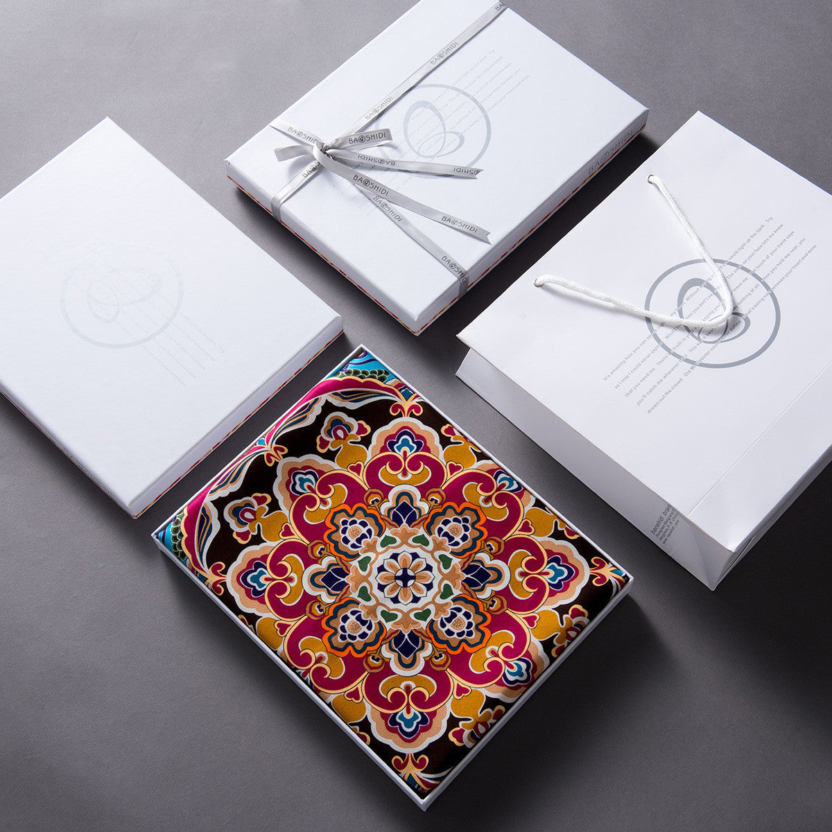 Foulard en soie grand carré